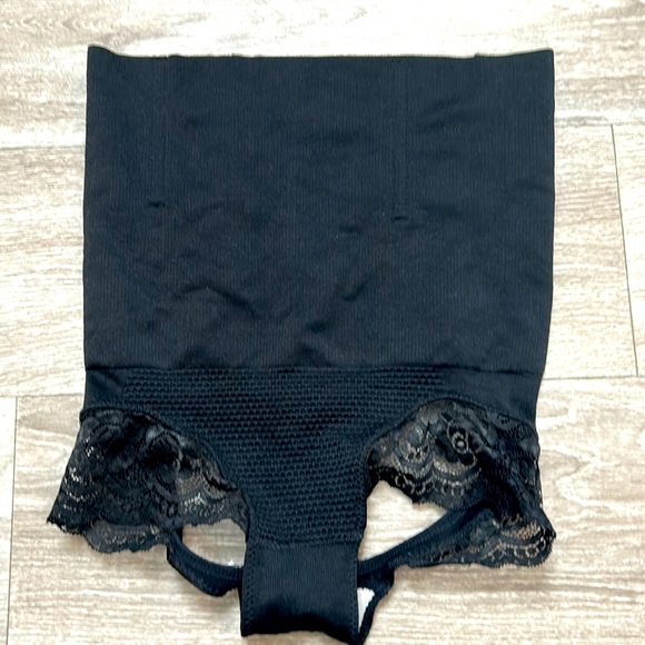 Butt  lifting Tummy sculpting shapewear - Picture 2 of 6